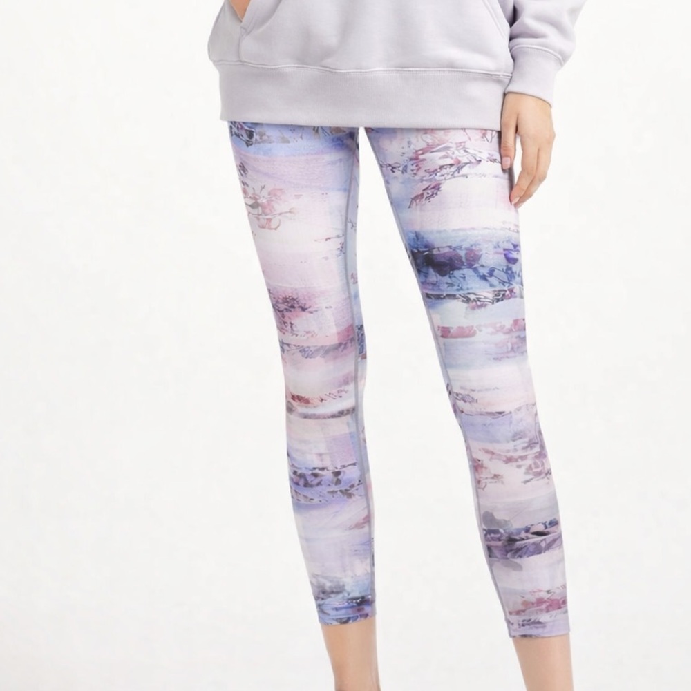Lululemon Wunder Under High-Rise 7/8 25”printed leggings size 4 - Picture 6 of 6
